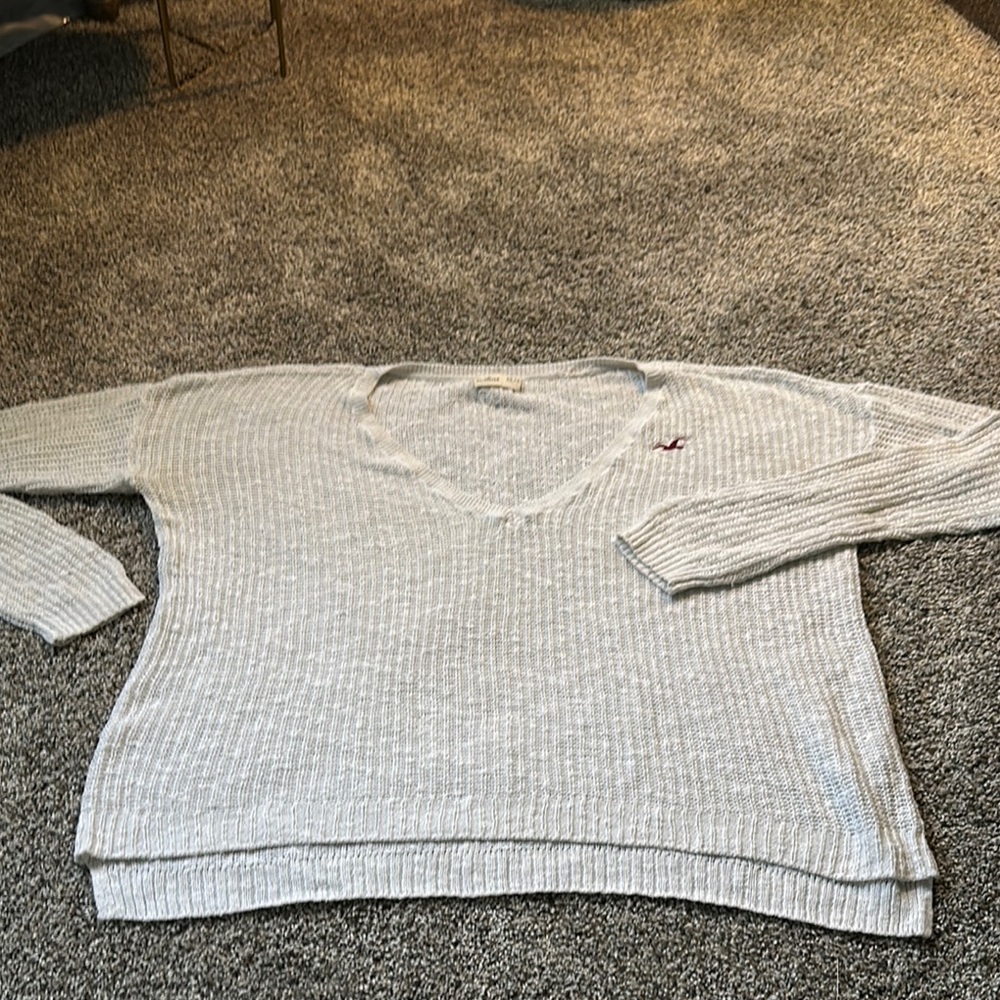 Hollister Cream V-Neck Sweater with Ribbed Texture